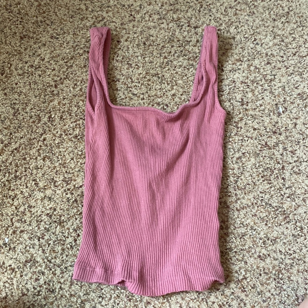 pink tank top